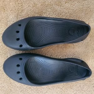 Like new croc black flats super comfy